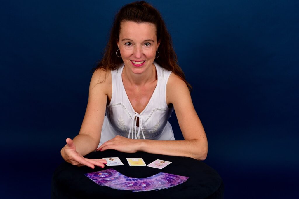 Vom Kartenchaos zur Klarheit: Coaching mit Karten, das dich raus aus dem Stillstand führt – hin zu Handlungskraft & neuen Perspektiven.